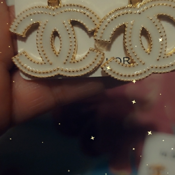 Earings $15 a pair - Picture 8 of 16